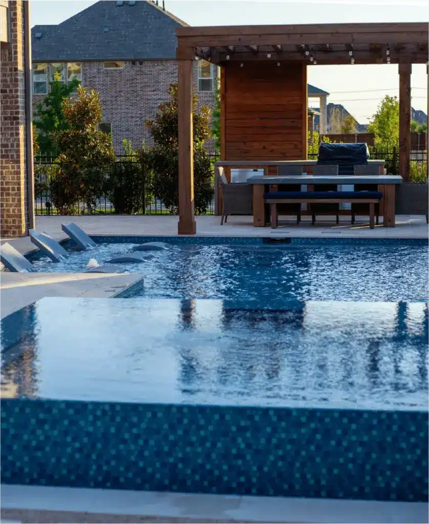 Services 1 Pool with seats in.