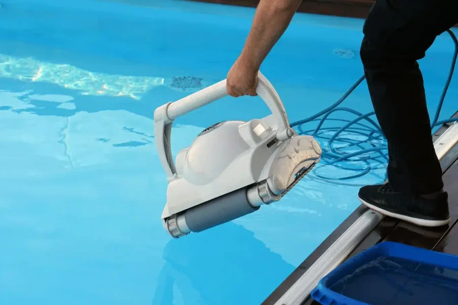 pool-service3 Pool service device.